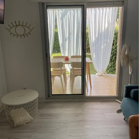 Apartment Renove Avec Piscine, 2mns A Pied