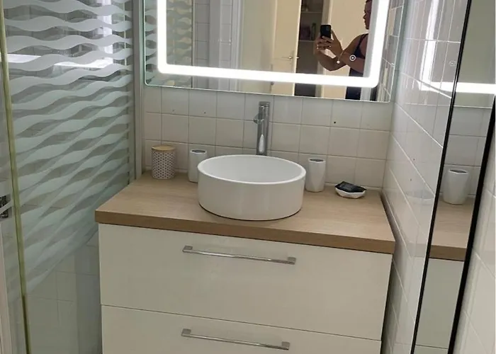 Appartamento Rénové Avec Piscine, 2mns à Pied Agde